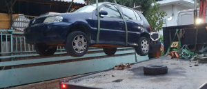 Ηράκλειο Αττικής: Συνεχίζεται η απομάκρυνση των εγκαταλελειμμένων οχημάτων από δρόμους της πόλης