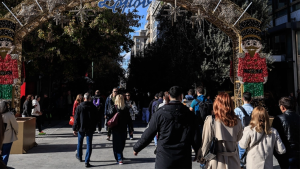 Σήμερα Κυριακή τα καταστήματα λειτουργούν με εορταστικό ωράριο Κοσμοσυρροή στη Ερμού - Συνεχίζονται οι Black Friday προσφορές Σήμερα Κυριακή τα καταστήματα λειτουργούν με εορταστικό ωράριο Κοσμοσυρροή στη Ερμού - Συνεχίζονται οι Black Friday προσφορές