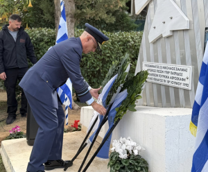 Κηφισιά: Τελέστηκε την Παρασκευή στο χώρο του μνημείου Ν. Σιαλμά, το επιμνημόσυνο τρισάγιο του Ήρωα Υποσμηναγού Ν. Σιαλμά Κηφισιά: Τελέστηκε την Παρασκευή στο χώρο του μνημείου Ν. Σιαλμά, το επιμνημόσυνο τρισάγιο του Ήρωα Υποσμηναγού Ν. Σιαλμά