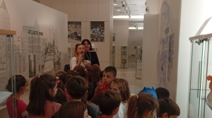 Οι μαθητές ξεναγήθηκαν στο Μουσείο, παρακολούθησαν την ταινία της ιστορίας του Μαραθωνίου και συμμετείχαν σε αθλητικές δράσεις .