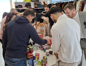 Δράση προσφοράς από την εταιρεία Ebury Hellas στο Κοινωνικό Παντοπωλείο του Δήμου Αμαρουσίου Δράση προσφοράς από την εταιρεία Ebury Hellas στο Κοινωνικό Παντοπωλείο του Δήμου Αμαρουσίου