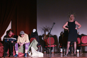 Μεγάλη επιτυχία η θεατρική παράσταση «Άνδρας και γυναίκα: μία δύσκολη εξίσωση» στην αίθουσα εκδηλώσεων του Αμαλιείου Οικοτροφείου Θηλέων