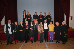 Μεγάλη επιτυχία η θεατρική παράσταση «Άνδρας και γυναίκα: μία δύσκολη εξίσωση» στην αίθουσα εκδηλώσεων του Αμαλιείου Οικοτροφείου Θηλέων