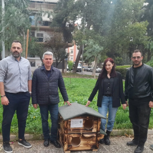 Νέα Ιωνία: Τοποθετήθηκαν 12 ταΐστρες και 2 σπιτάκια για τα αδέσποτα