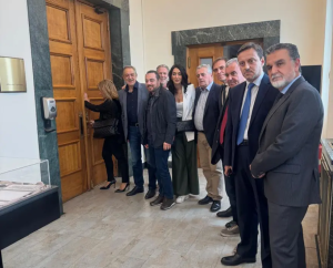  Έντονες αντιδράσεις από την αντιπολίτευση μετά την αναβολή  συνεδρίασης της Βουλής για τα ΕΛΤΑ