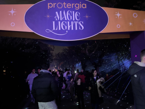 Φαντασμαγορική εκκίνηση για τις εορταστικές εκδηλώσεις της Περιφέρειας Αττικής στο Χριστουγεννιάτικο χωριό Protergia Φαντασμαγορική εκκίνηση για τις εορταστικές εκδηλώσεις της Περιφέρειας Αττικής στο Χριστουγεννιάτικο χωριό Protergia