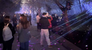 Φαντασμαγορική εκκίνηση για τις εορταστικές εκδηλώσεις της Περιφέρειας Αττικής στο Χριστουγεννιάτικο χωριό Protergia Φαντασμαγορική εκκίνηση για τις εορταστικές εκδηλώσεις της Περιφέρειας Αττικής στο Χριστουγεννιάτικο χωριό Protergia