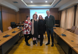 Πρόγραμμα Εκπαίδευσης στις ψηφιακές δεξιότητες για τους Ωφελούμενους των Κέντρων Κοινότητας των Δήμων της Περιφέρειας Αττικής Πρόγραμμα Εκπαίδευσης στις ψηφιακές δεξιότητες για τους Ωφελούμενους των Κέντρων Κοινότητας των Δήμων της Περιφέρειας Αττικής