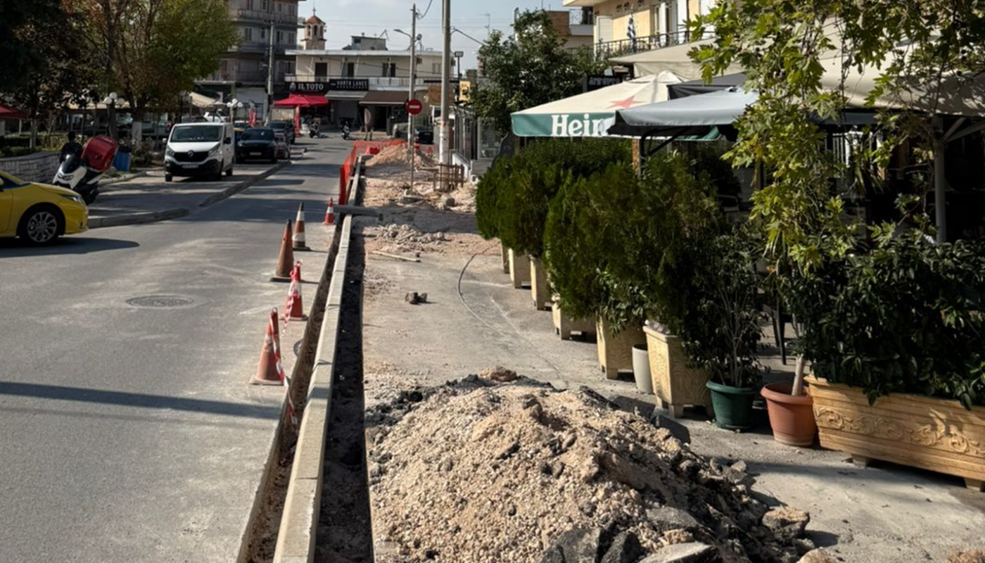 Λυκόβρυση Πεύκη: Τα πεζοδρόμια της κεντρικής πλατείας Λυκόβρυσης, μεγαλώνουν