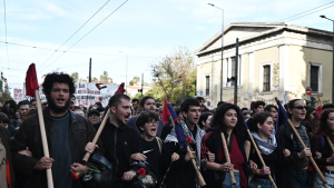 Πολυτεχνείο: Περισσότεροι από 15.000 διαδηλωτές στη μεγάλη, ειρηνική πορεία Πολυτεχνείο: Περισσότεροι από 15.000 διαδηλωτές στη μεγάλη, ειρηνική πορεία