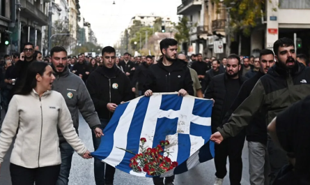 Πολυτεχνείο: Περισσότεροι από 15.000 διαδηλωτές στη μεγάλη, ειρηνική πορεία