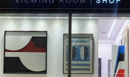 Η Roma Gallery παρουσιάζει την ατομική έκθεση του Νίκου Βισκαδουράκη με τίτλο «Ο καθρέφτης του κ. Χάιντ»