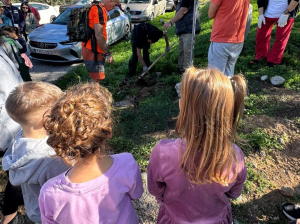 Μεγάλη δράση φύτευσης στον Υμηττό, σήμερα Κυριακή 16/11 που ένωσε Δήμους, φορείς, εθελοντές και απλούς πολίτες γύρω από έναν κοινό στόχο, την προστασία και την αναγέννηση του βουνού. Μεγάλη δράση φύτευσης στον Υμηττό, σήμερα Κυριακή 16/11 που ένωσε Δήμους, φορείς, εθελοντές και απλούς πολίτες γύρω από έναν κοινό στόχο, την προστασία και την αναγέννηση του βουνού.