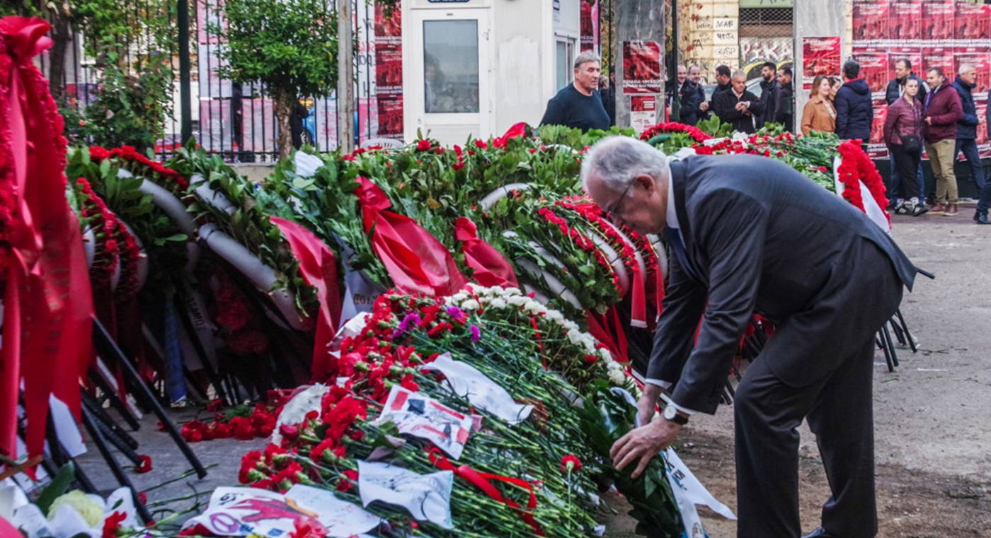 Ο Πρόεδρος της Δημοκρατίας, Κώστας Τασούλας, κατέθεσε δάφνινο στεφάνι στον χώρο του Πολυτεχνείου