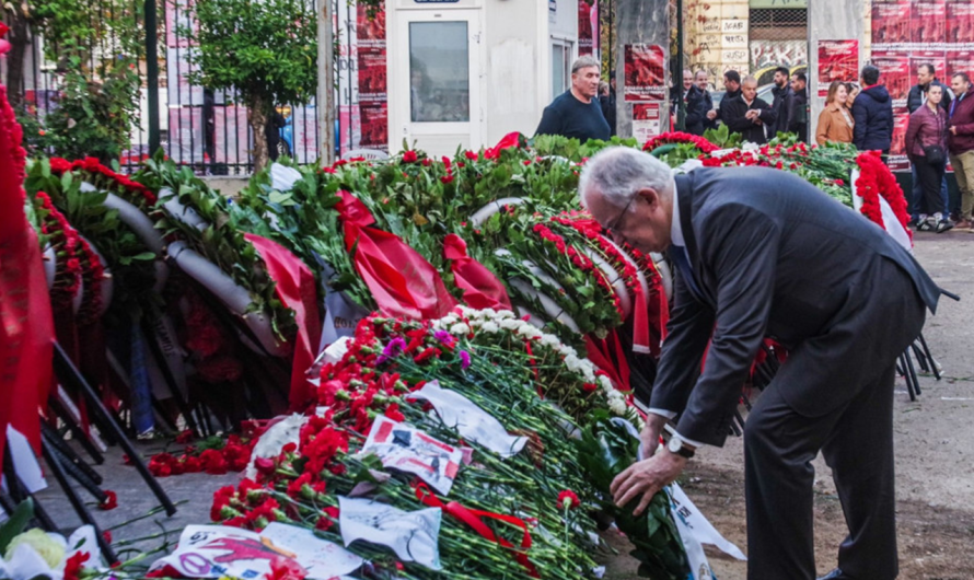 Ο Πρόεδρος της Δημοκρατίας, Κώστας Τασούλας, κατέθεσε δάφνινο στεφάνι στον χώρο του Πολυτεχνείου