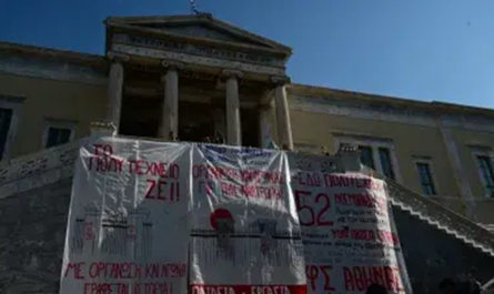 Πολυτεχνείο: Επεισόδια με ζημιές και ξυλοδαρμούς μέσα στο κτήριο