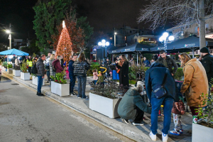 Λυκόβρυση Πεύκη: Με γιορτινή λαμπρότητα η φωταγώγηση του χριστουγεννιάτικου δέντρου στη Λυκόβρυση Λυκόβρυση Πεύκη: Με γιορτινή λαμπρότητα η φωταγώγηση του χριστουγεννιάτικου δέντρου στη Λυκόβρυση