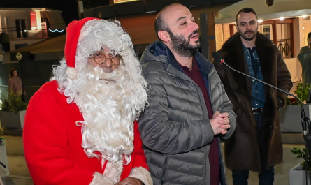 Λυκόβρυση Πεύκη:  Με γιορτινή λαμπρότητα η φωταγώγηση του χριστουγεννιάτικου δέντρου  στη Λυκόβρυση