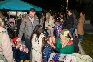 Λυκόβρυση Πεύκη: Με γιορτινή λαμπρότητα η φωταγώγηση του χριστουγεννιάτικου δέντρου στη Λυκόβρυση Λυκόβρυση Πεύκη: Με γιορτινή λαμπρότητα η φωταγώγηση του χριστουγεννιάτικου δέντρου στη Λυκόβρυση