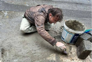 Θεσσαλονίκη: Απίστευτο κι όμως αληθινό - Άτομο με κινητικά προβλήματα έφτιαξε μονός του μια ράμπα σε δρόμο που περνάει καθημερινά Θεσσαλονίκη: Απίστευτο κι όμως αληθινό - Άτομο με κινητικά προβλήματα έφτιαξε μονός του μια ράμπα σε δρόμο που περνάει καθημερινά