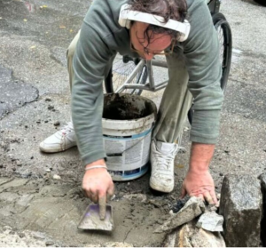 Θεσσαλονίκη: Απίστευτο κι όμως αληθινό - Άτομο με κινητικά προβλήματα έφτιαξε μονός του μια ράμπα σε δρόμο που περνάει καθημερινά Θεσσαλονίκη: Απίστευτο κι όμως αληθινό - Άτομο με κινητικά προβλήματα έφτιαξε μονός του μια ράμπα σε δρόμο που περνάει καθημερινά