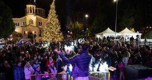 Η Αγία Παρασκευή «Πλημμύρισε» φως και προσφορά - Μια μαγική βραδιά με το Santa Run και τους Prestige