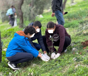 Αγία Παρασκευή: Μαθητική δενδροφύτευση στον λόφο Τσακού - Προσθέτει πάνω από 1.000 νέα δέντρα στην πόλη