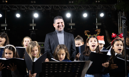 Αγία Παρασκευή: Μαγική γιορτή με το Ανάμα του  Χριστούγεννα Δέντρου