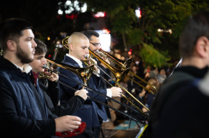 Αγία Παρασκευή: Μαγική γιορτή με το Ανάμα του  Χριστούγεννα Δέντρου
