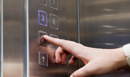 «Νέος Κτιριοδομικός Κανονισμός» Τι αλλάζει σε ανελκυστήρες, μετρητές και χρήσεις κτιρίων