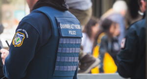 Επίθεση με μαχαίρι σε 14χρονο στο Χολαργό: Ενέδρα με δόλωμα 20χρονη