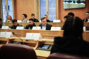 Αθηνά: Οι μαθητές παίρνουν τον λόγο στον Δήμο Αθηναίων Αθηνά: Οι μαθητές παίρνουν τον λόγο στον Δήμο Αθηναίων