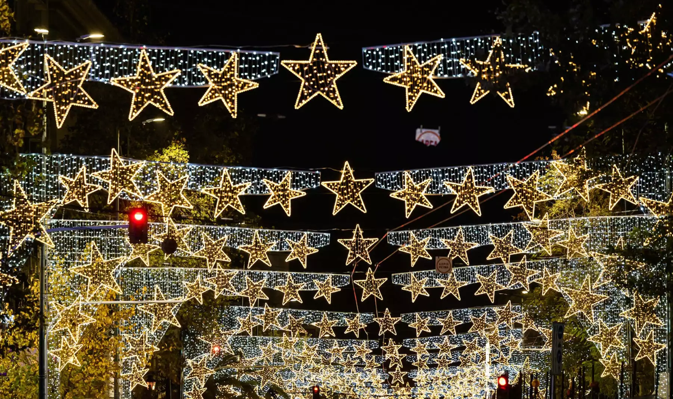 Από σήμερα ξεκινά το εορταστικό ωράριο – Ποιες Κυριακές θα είναι ανοιχτά τα μαγαζιά