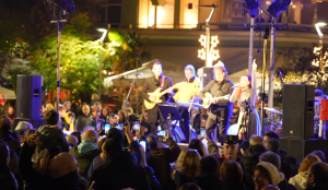 Η Μαγεία των Χριστουγέννων άναψε στα Βριλήσσια - Φωταγώγηση του χριστουγεννιάτικου δέντρου της πόλης Η Μαγεία των Χριστουγέννων άναψε στα Βριλήσσια - Φωταγώγηση του χριστουγεννιάτικου δέντρου της πόλης