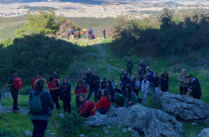 Βύρωνα: Με μεγάλη επιτυχία ολοκληρώθηκε την Κυριακή η 1η πεζοπορία του Δήμου  με τίτλο “Ανακαλύπτοντας τον Υμηττό”