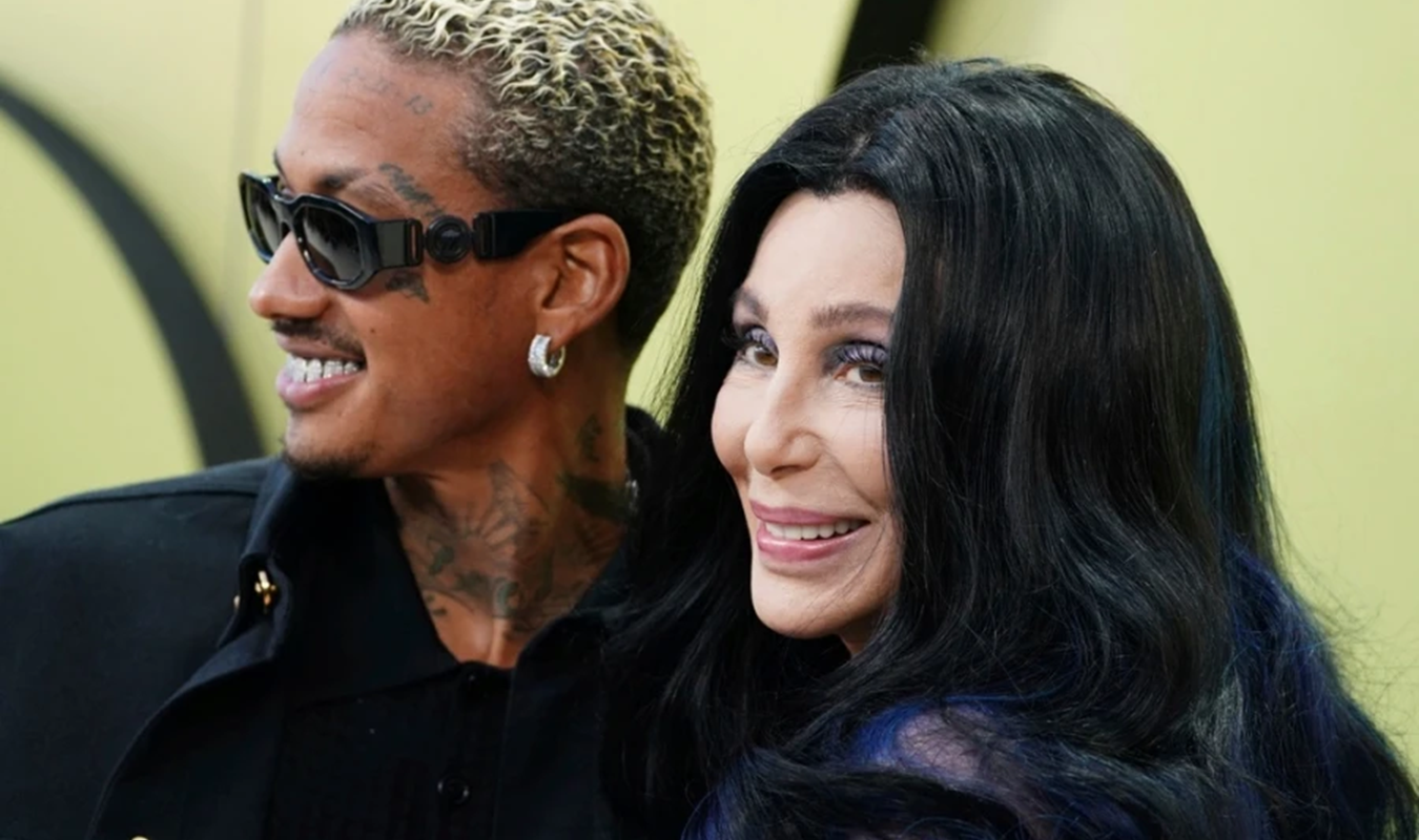 Η τραγουδίστρια Cher σχεδιάζει τρίτο γάμο πριν τα 80ά γενέθλια