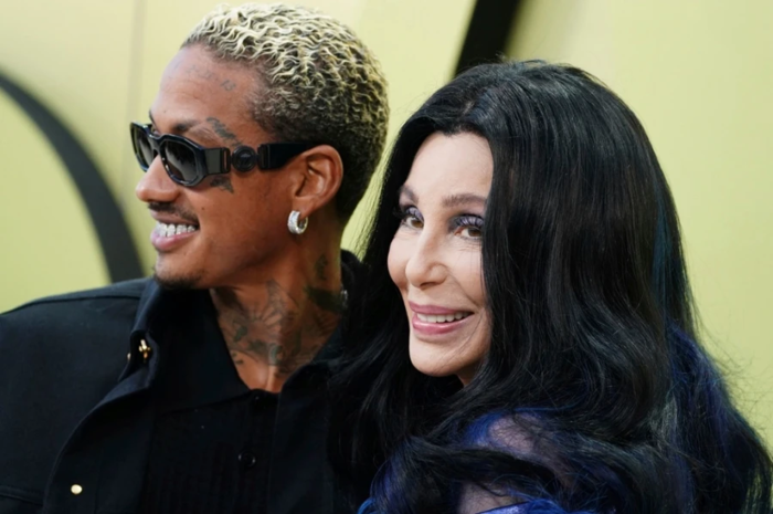 Η τραγουδίστρια Cher σχεδιάζει τρίτο γάμο πριν τα 80ά γενέθλια