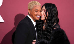 Η τραγουδίστρια Cher σχεδιάζει τρίτο γάμο πριν τα 80ά γενέθλια Η τραγουδίστρια Cher σχεδιάζει τρίτο γάμο πριν τα 80ά γενέθλια