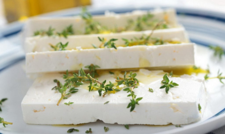 «Κίνδυνος έλλειψης φέτας» Η ευλογιά των προβάτων απειλεί το κορυφαίο εξαγώγιμο προϊόν της χώρας μας