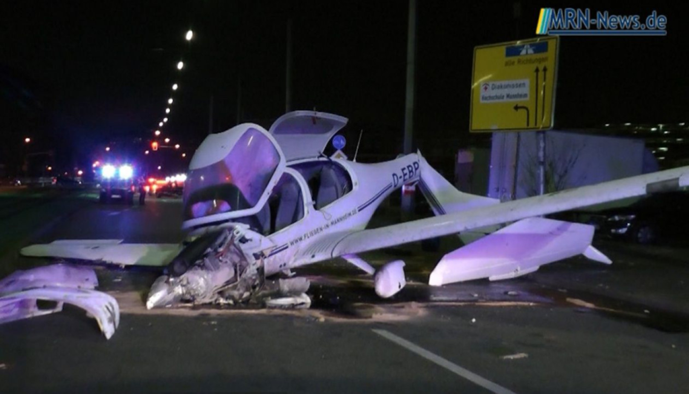 Γερμανία: «Αναγκαστική προσγείωση αεροσκάφους σε δρόμο στο Μάνχαϊμ»Τρεις Τραυματίες