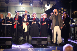 Η Κηφισιά φωταγώγησε το Χριστουγεννιάτικο δέντρο της