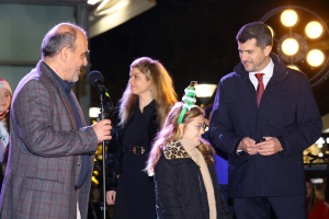 Η Κηφισιά φωταγώγησε το Χριστουγεννιάτικο δέντρο της