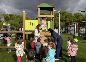 Νέα Παιδική Χαρά στο Μορτερό Κηφισιάς - Μια Γιορτή για τους Μικρούς Φίλους Νέα Παιδική Χαρά στο Μορτερό Κηφισιάς - Μια Γιορτή για τους Μικρούς Φίλους