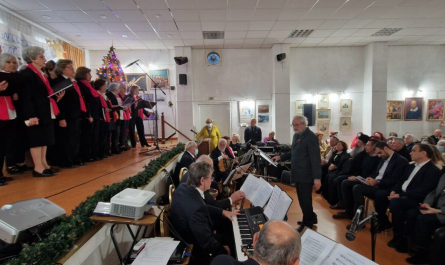 Κηφισιά: Μια αγκαλιά αγάπης και παράδοσης στη μεγάλη Χριστουγεννιάτικη γιορτή των ΚΑΠΗ