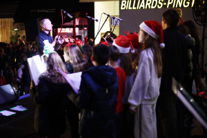 Η Κηφισιά φωταγώγησε το Χριστουγεννιάτικο δέντρο της