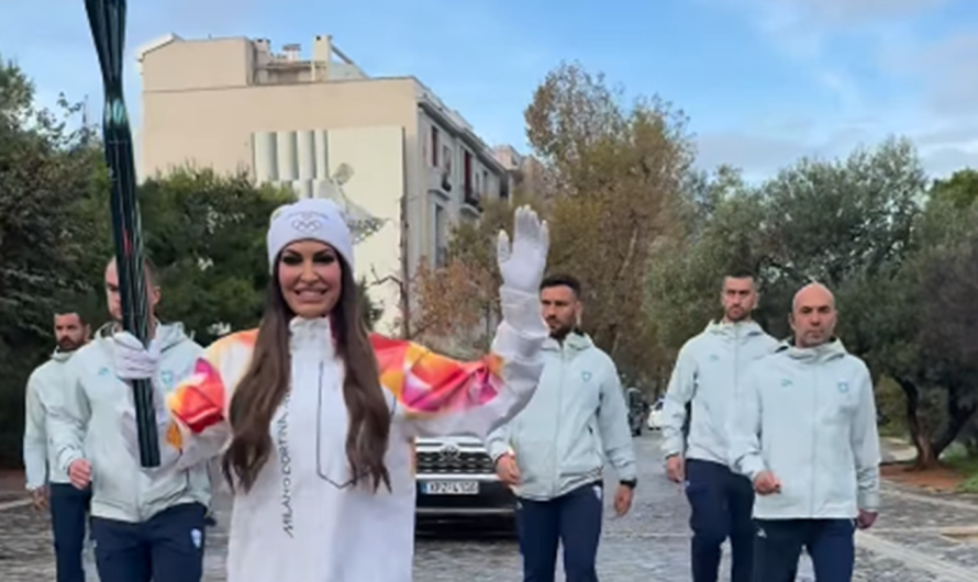 Η Πρέσβης των ΗΠΑ Κίμπερλι Γκίλφοϊλ στην Λαμπαδηδρομία για τους Χειμερινούς Αγώνες «Milano Cortina 2026»