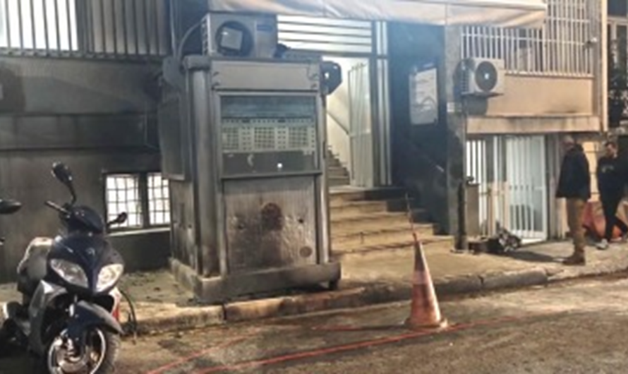 Αθήνα: Επίθεση με μολότοφ στο ΑΤ Κυψέλης