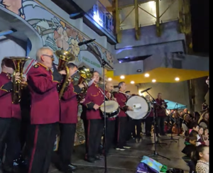 Μαρούσι: Λαμπερή φωταγώγηση του Χριστουγεννιάτικου Δέντρου με την Κατερίνα Λιόλιου