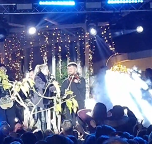 Μαρούσι: Λαμπερή φωταγώγηση του Χριστουγεννιάτικου Δέντρου με την Κατερίνα Λιόλιου