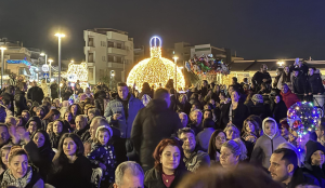 Μεταμόρφωση: Με μια όμορφη εκδήλωση φωταγωγήθηκε χθες το Χριστουγεννιάτικο Δέντρο του Δήμου Μεταμόρφωση: Με μια όμορφη εκδήλωση φωταγωγήθηκε χθες το Χριστουγεννιάτικο Δέντρο του Δήμου
